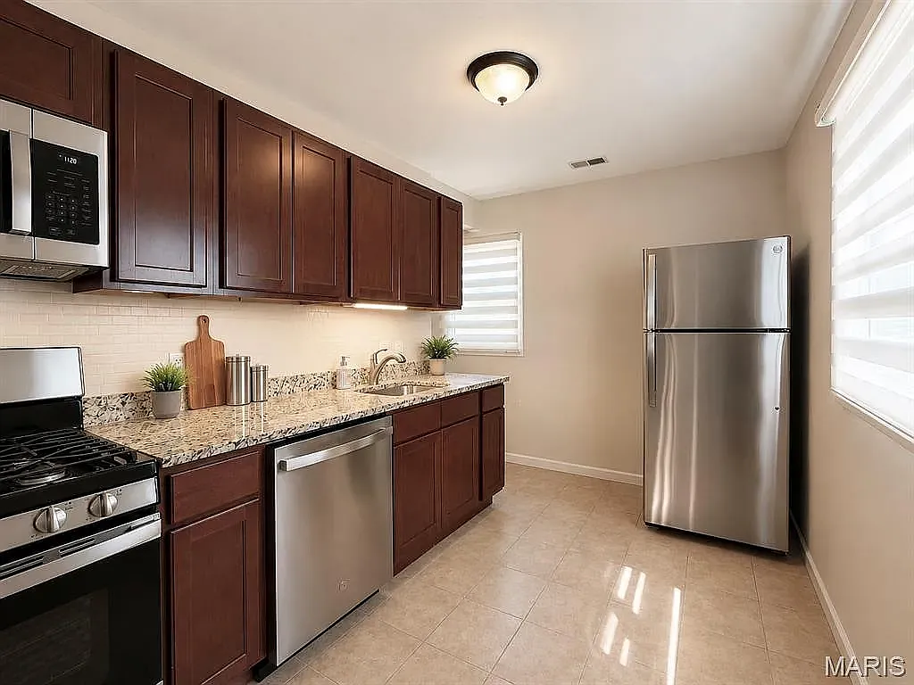 3 bed, 833 sqft, $1,500 — Photo 3