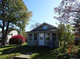 7 3rd Ave, Waterford, CT 06385