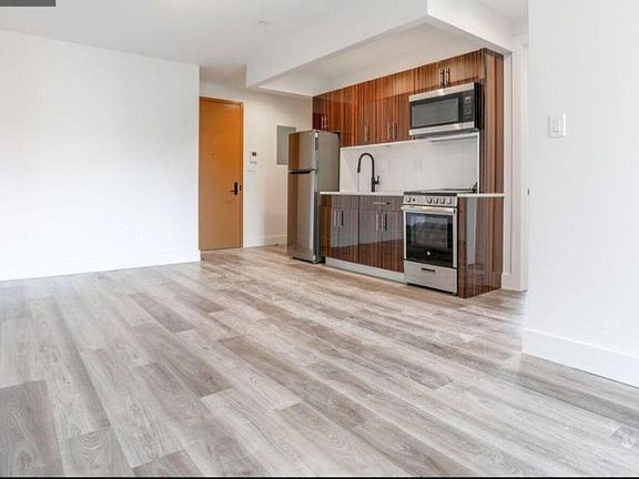 5th image of 1117 Hoe Ave