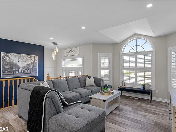 3rd image of 28 Marsellus Dr