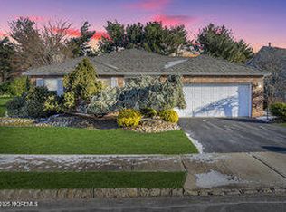 66 Peasley Dr, Marlboro, NJ 07746