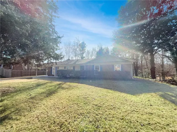 5908 Millstone Ln, Pfafftown, NC 27040