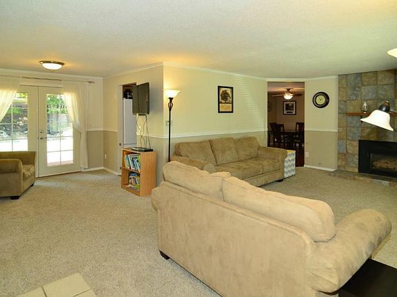 4th image of 3107 Shorewood Ln SE