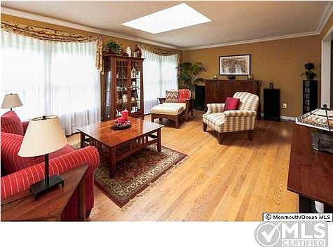 5th image of 206 Deepdale Dr