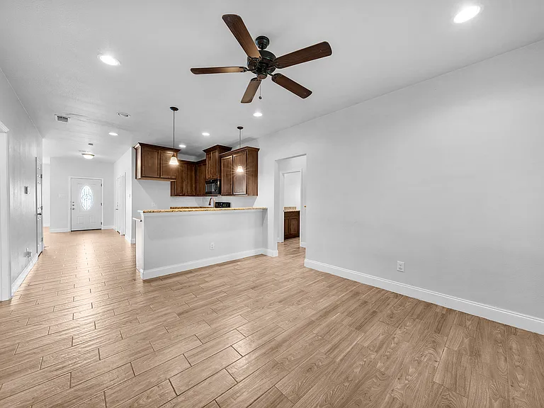 4810 Jefferson St — Photo 9