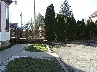3rd image of 418 Gray Ave