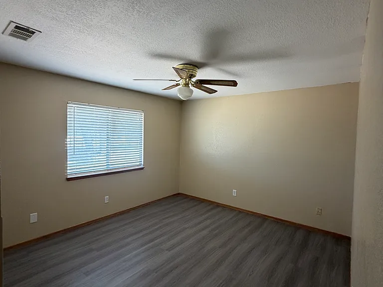 20986 Cayuga Rd — Photo 14
