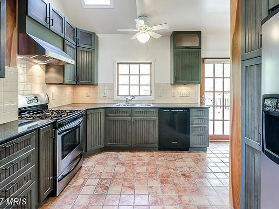2nd image of 3110 Gibbons Ave