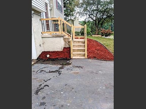 4th image of 11030 Ascot Cir