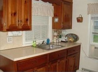 4 1st St, Kingston, NH 03848