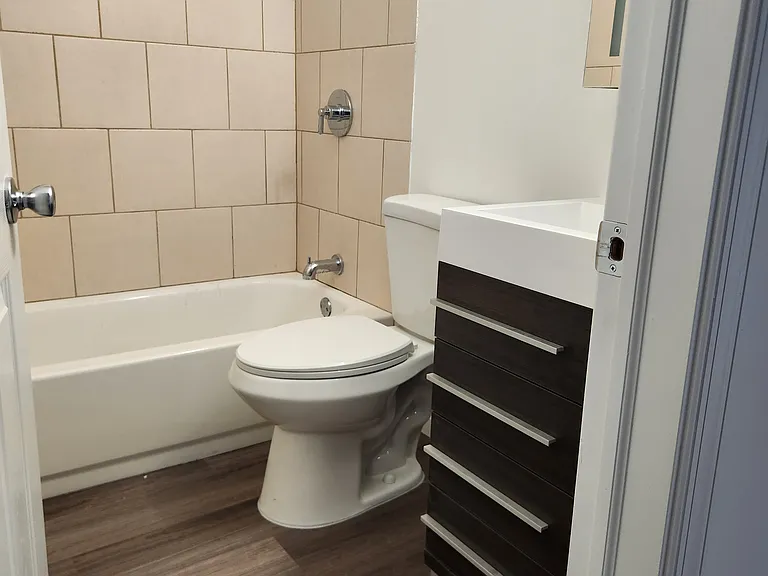 1840 Wharton St #1-R — Photo 8