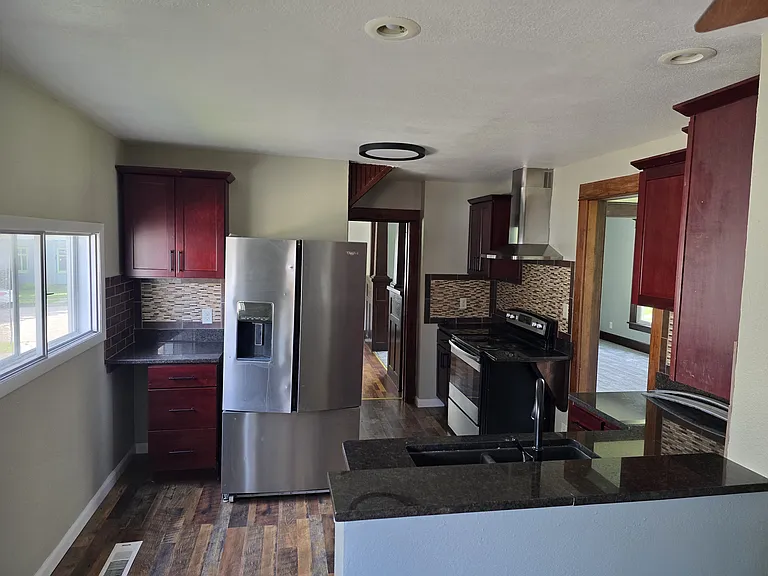 112 5th St NE — Photo 7