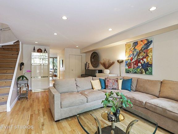 2nd image of 2134 N Lincoln Ave #A