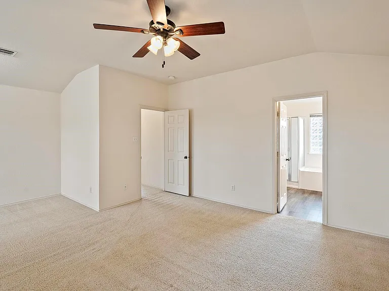 570 Hogan — Photo 23