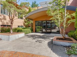 790 NW Westover Sq #8, Portland, OR 97210