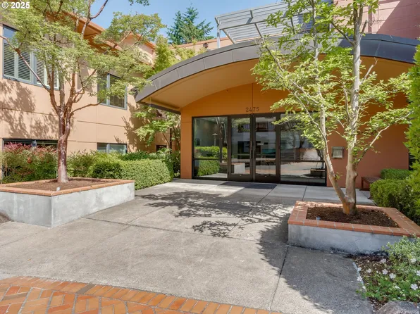 790 NW Westover Sq #8, Portland, OR 97210