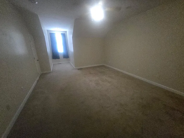 326 Stratford Dr — Photo 14