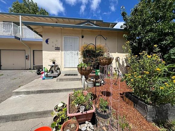 4th image of 205 Burnham Ct