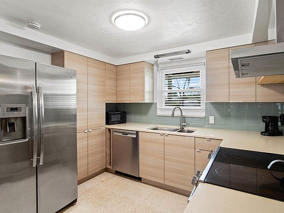 4th image of 7452 Cass Cir