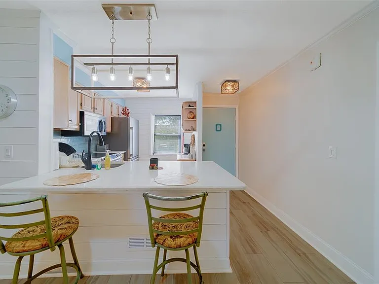 13827 Mission Oaks Blvd — Photo 4