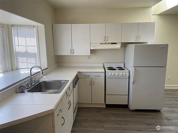 4th image of 618 W Fairhaven Avenue