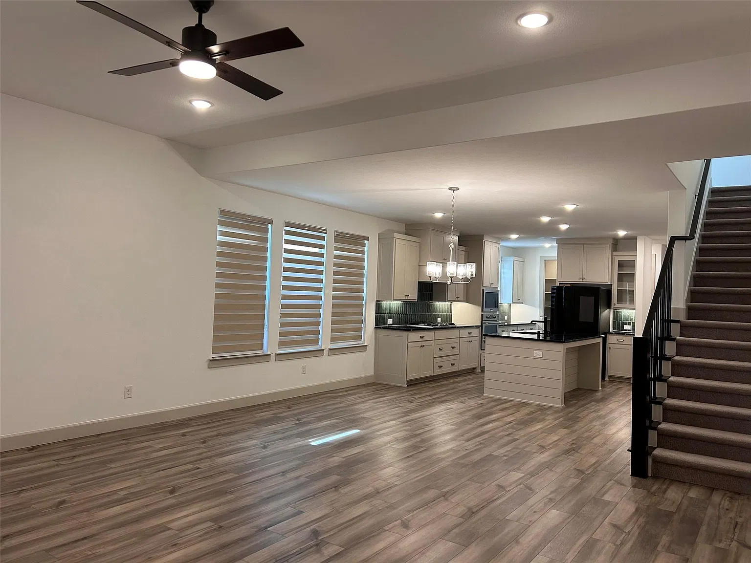 4 bed, 3282 sqft, $3,500 — Photo 4