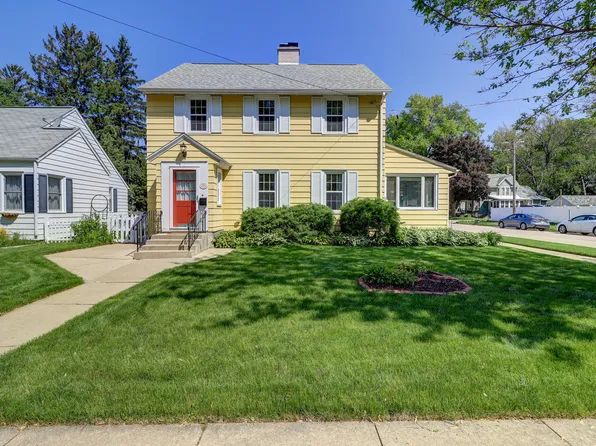 531 E Chamberlin St, Dixon, IL 61021