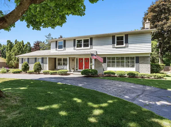 30029 Club House Ln, Farmington Hills, MI 48334