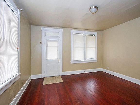 5th image of 1540 Vinton St