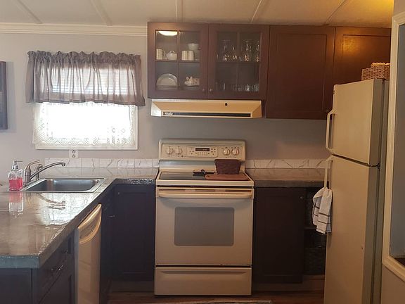 3rd image of 492 Laurelwood Ln