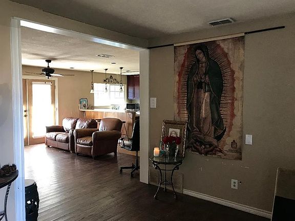 3rd image of 805 Hudson Dr