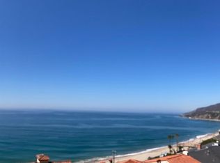 17500 Posetano Rd, Pacific Palisades, CA 90272