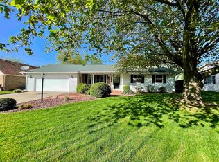 4253 Wilshire Ln, Janesville, WI 53546