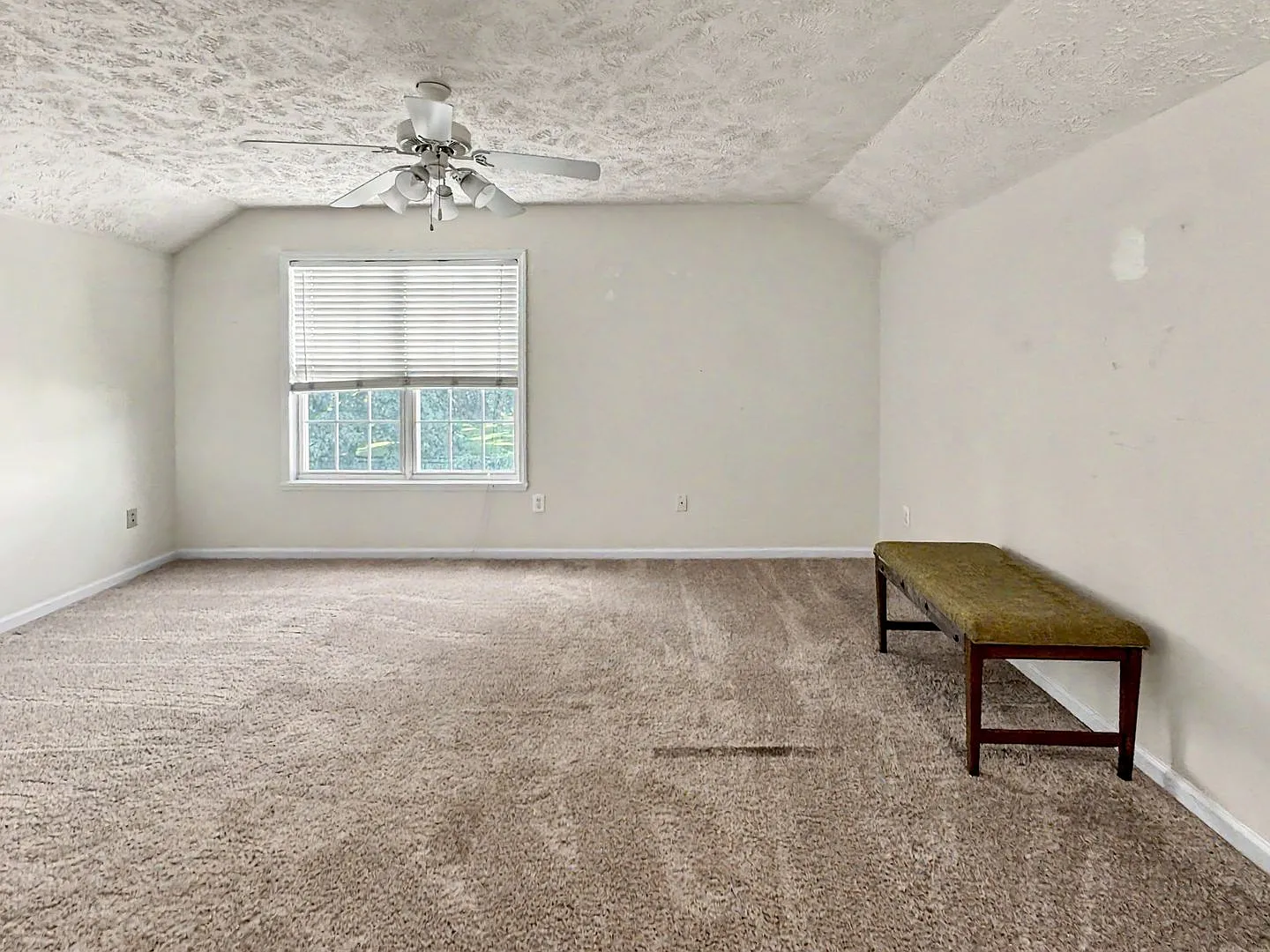 Spacious 4BR/3BA Home with Fenced Yard — Photo 4