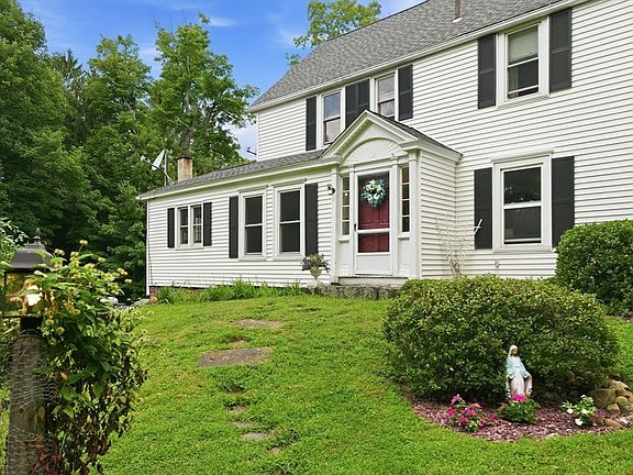 2nd image of 211 Main St