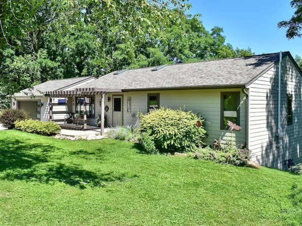 1306 Wincrest Dr, Winona, MN 55987