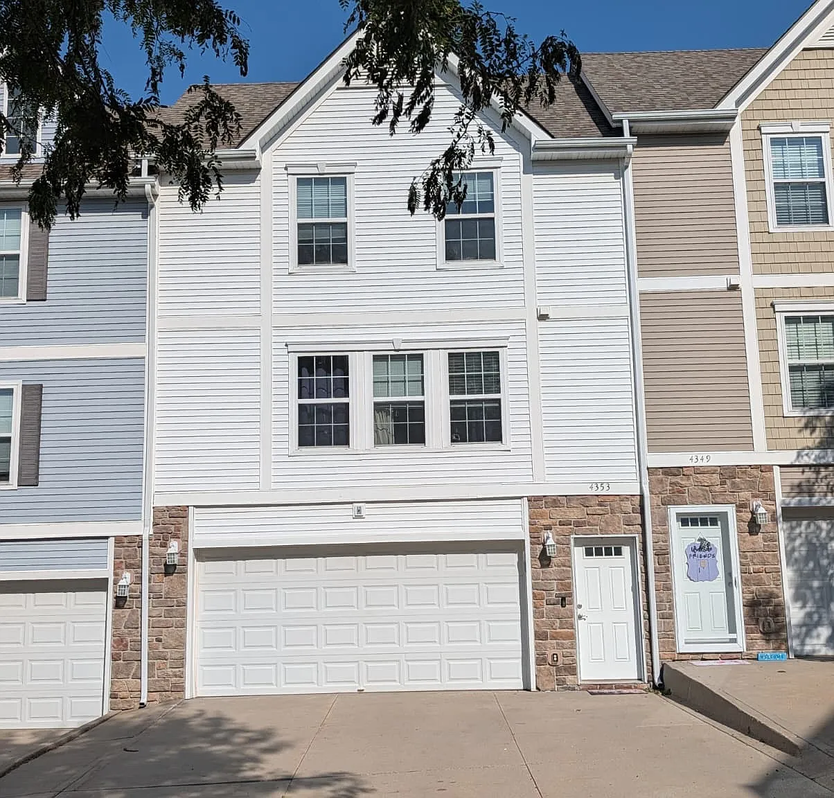 2 bed, 1056 sqft, $1,690 — Photo 1