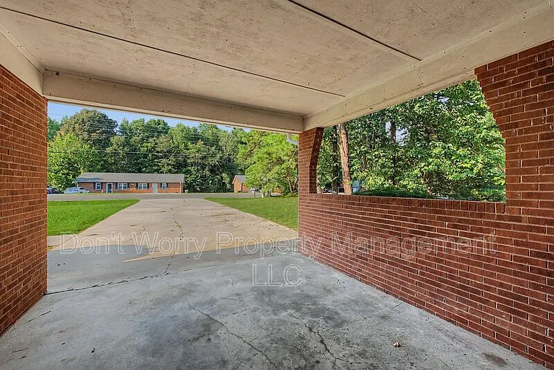 2 bed, 1.0 bath, 1023 sqft, $1,200 — Photo 2