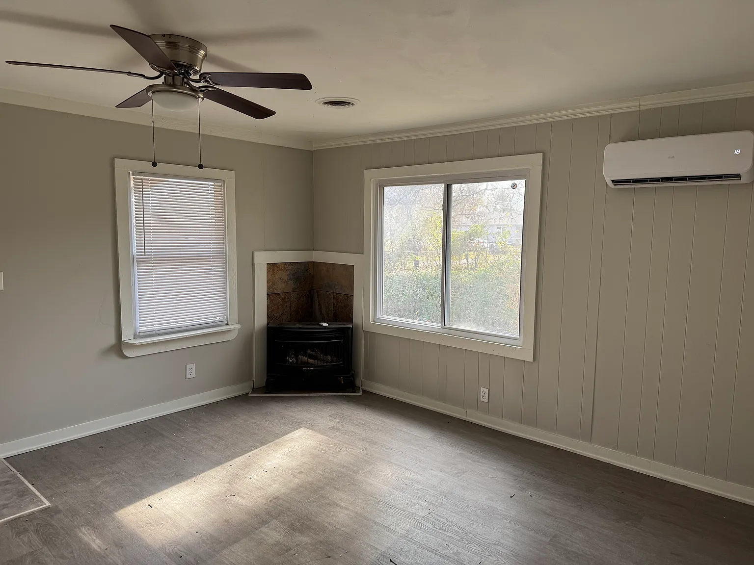 3 bed, 924 sqft, $1,200 — Photo 2