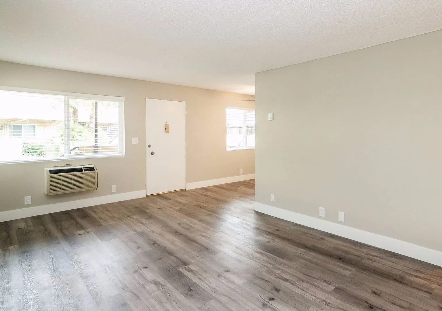 Montrose Villas — Photo 4