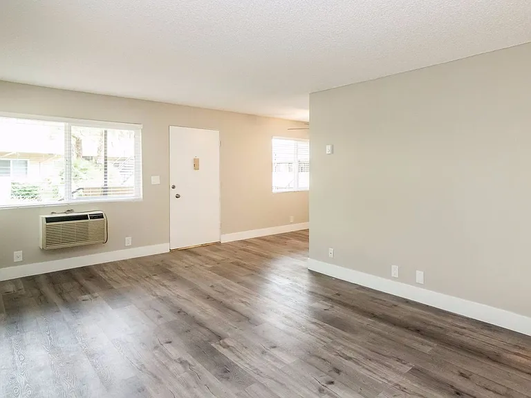 Montrose Villas — Photo 4