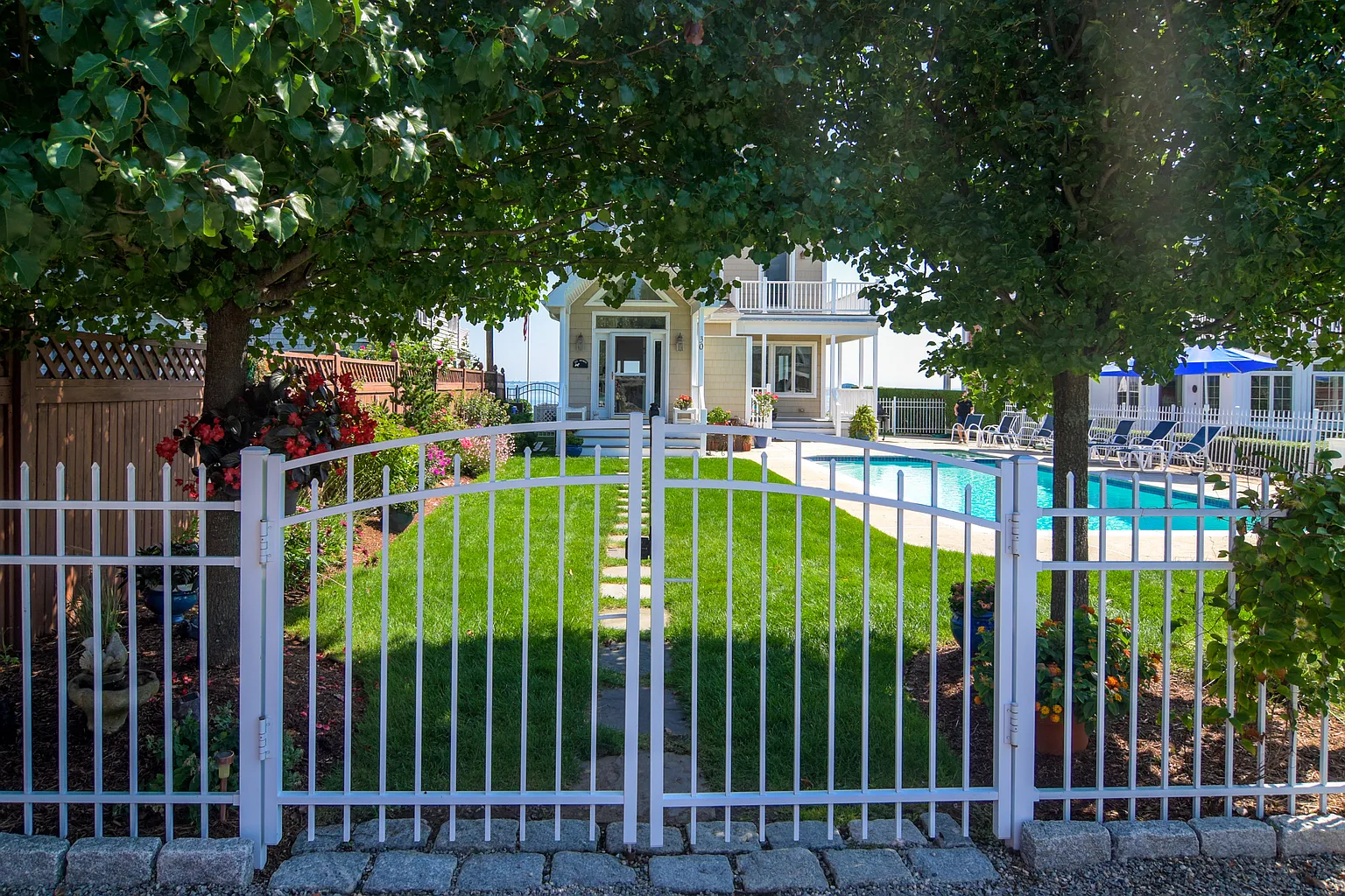 3723 Oakview Ter NE photo 1