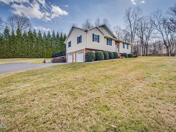 3rd image of 117 Lancaster Rd