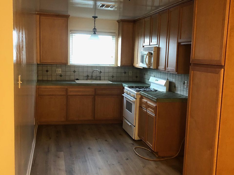 1st image of 1541 N Catalina St APT B