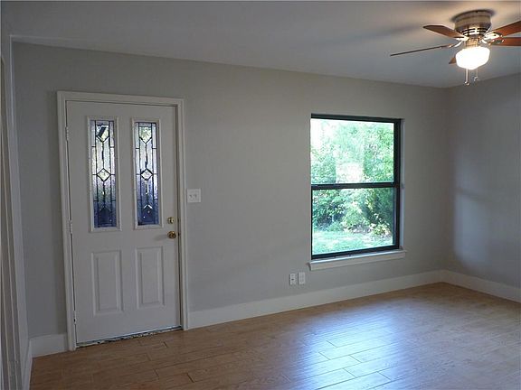 4th image of 4409 Leslie Ave
