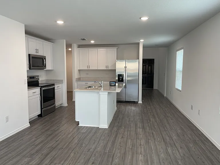 825 Breakwater Dr — Photo 6
