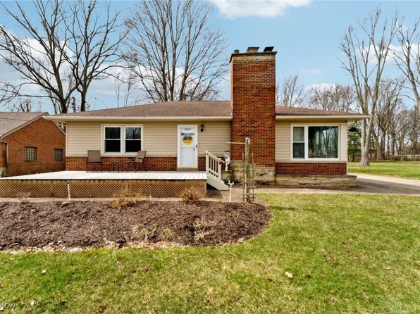6116 Mackenzie Rd, North Olmsted, OH 44070