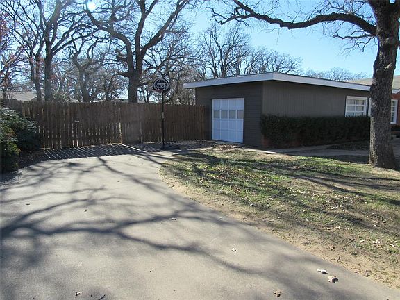 4th image of 813 NW 11th St