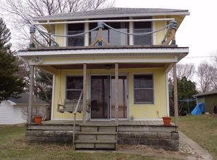 712 N Front St, Oquawka, IL 61469