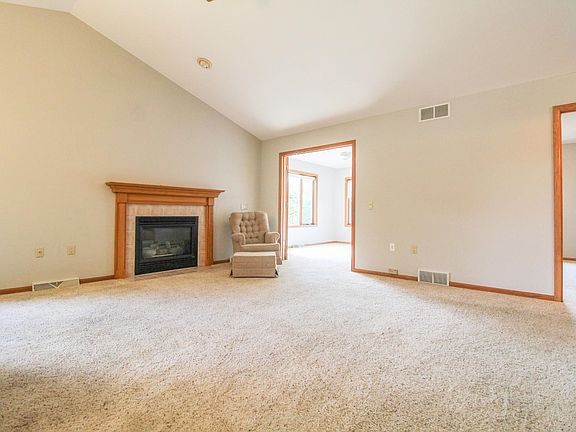 3rd image of 509 Westlawn Dr Unit 1